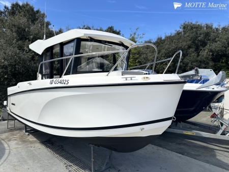 Quicksilver Pilothouse 705